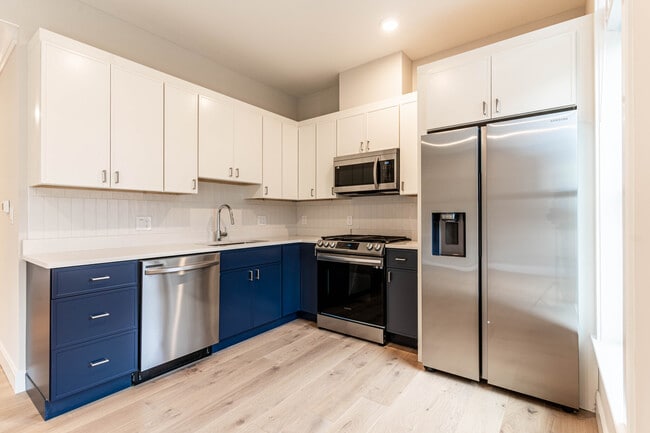 Building Photo - 165 Everett St Unit 301