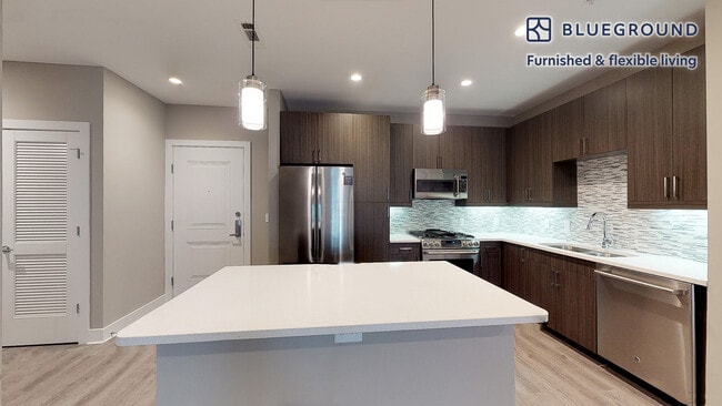 Photo - 240 E Shore Rd Unidad FL5-ID2388A