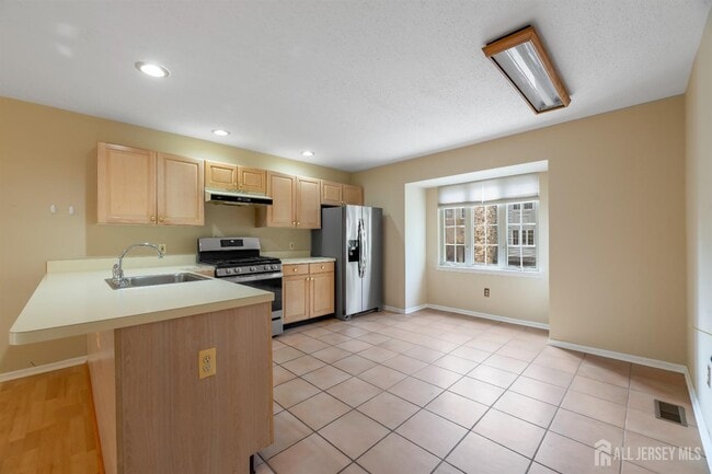 Photo - 7 Finch Ct