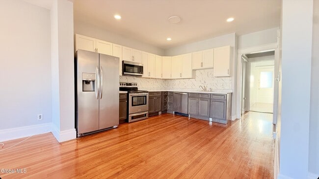 Photo - 554 Washington Ave