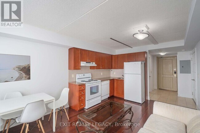 2737 Keele St Unit 813