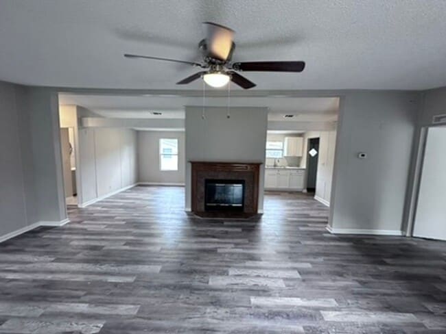 Building Photo - ***TWO WEEKS FREE*** Beautiful Fully Remodeled Home with Large Yard and Primary Suite Bath
