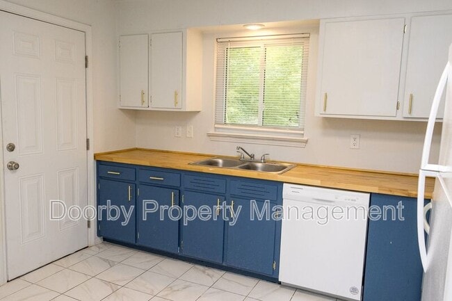 Photo - 2027 Lee St