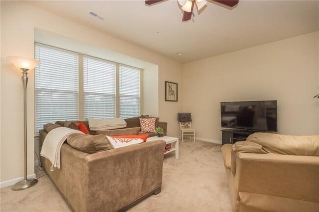 Photo - 627 Edison Dr