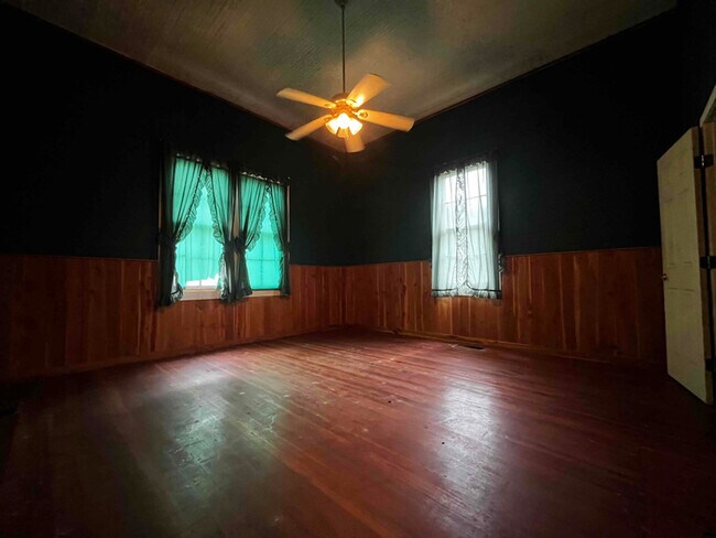 Photo - 530 W New York Ave