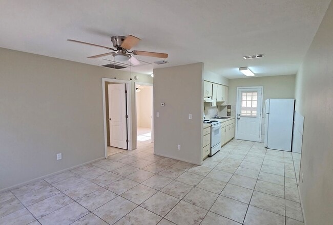Photo - 2/1 Home in suberb location, pet friendly! Unit 1