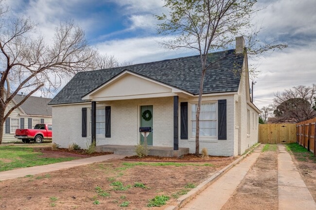 Photo - 3 Bedroom 2 bathroom house near TTU!
