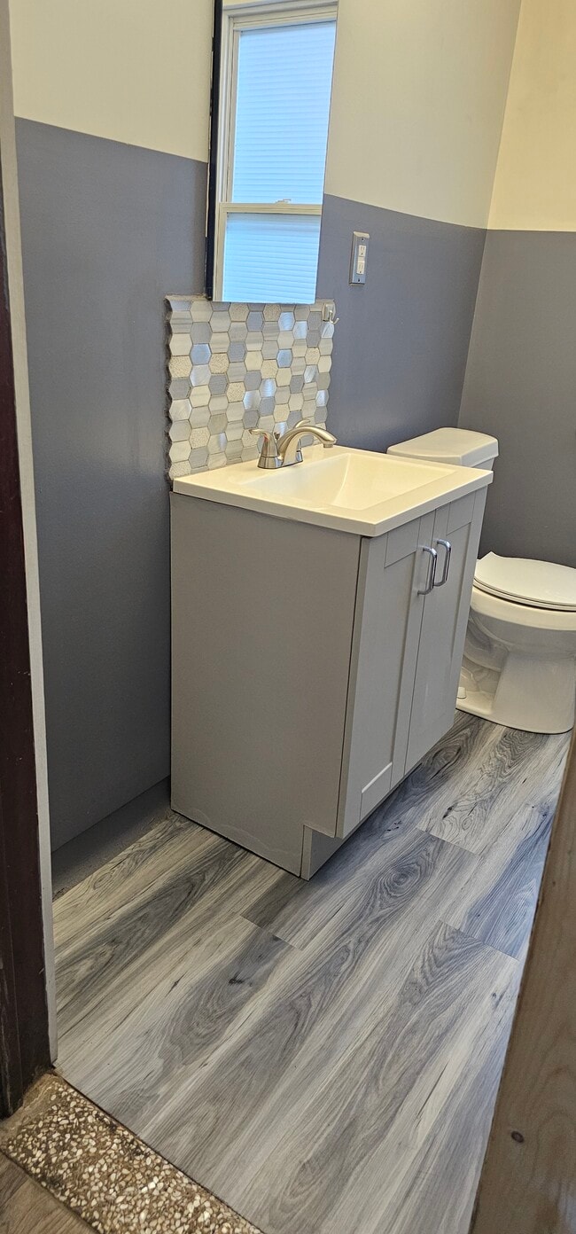 Photo - 1719 Central St