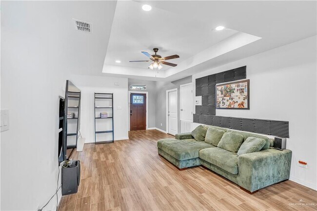 Photo - 16 Tree Top Ct