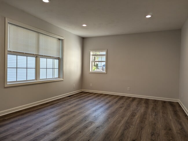 Living Room - 612 Benjamin Ct