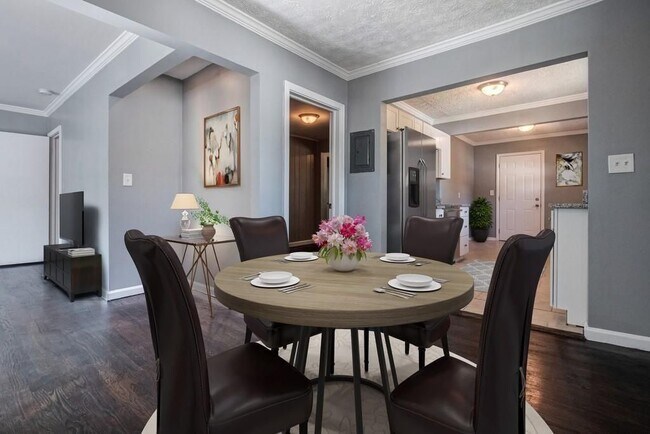 Photo - 120 Burbank Dr NW