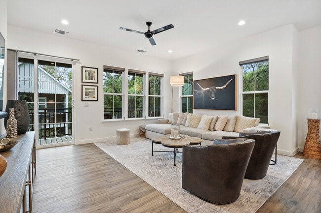 Building Photo - 3809 Valley View Rd Unit Bldg11