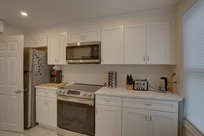 1 Glenwood St Unit 2