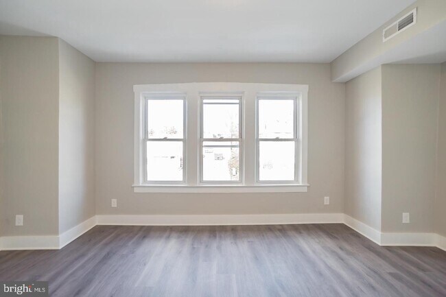 Photo - 868 Haddon Ave Townhome