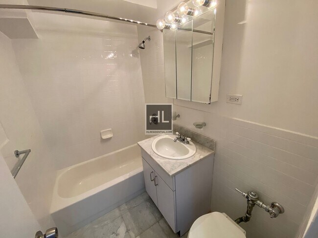 Photo - 5 AVENUE Unit 15G