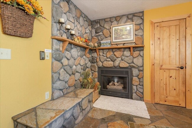 Photo - Lake Forest 3 Bedroom Ski Lease Unit 142