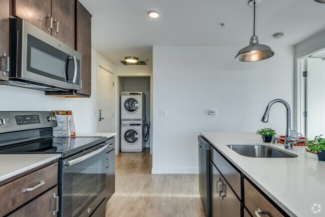 1BR, 1BA - 677SF - Vue Apartments