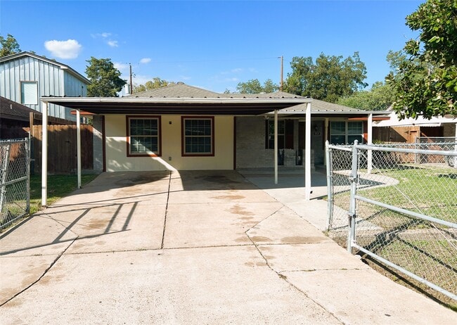 Photo - 3515 Castledale Dr