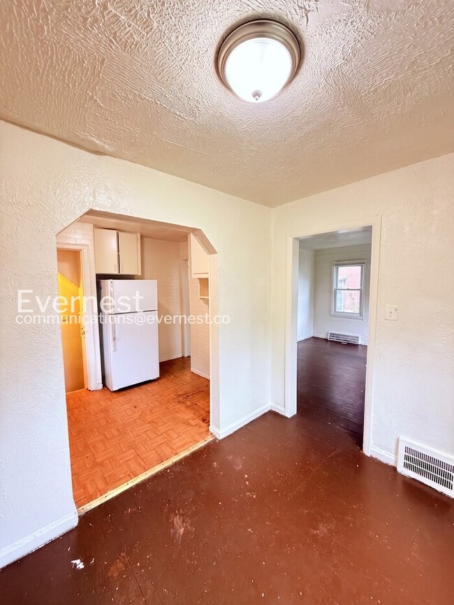 Photo - 18659 Shaftsbury Ave