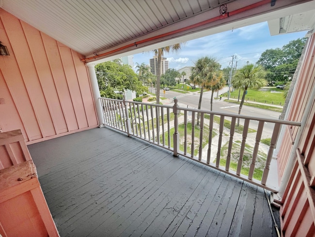 Private Balcony - The Vinoy Courtyard Apartments