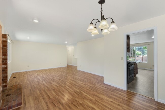 Photo - 4bd/2.5ba Kirkland Home