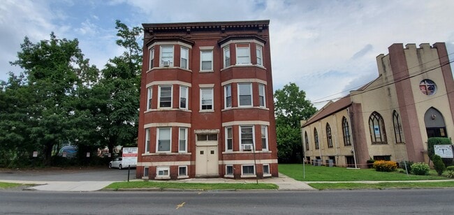 Building Photo - 35 Conger St Unit 2L