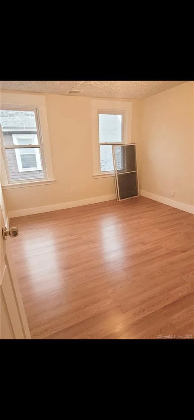 Photo - 23 Harding Pl Apartamentos Unidad 3rd floor