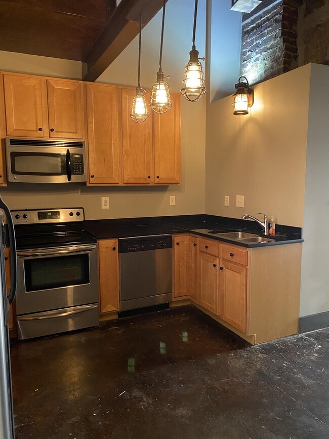 Photo - 403 S Gay St