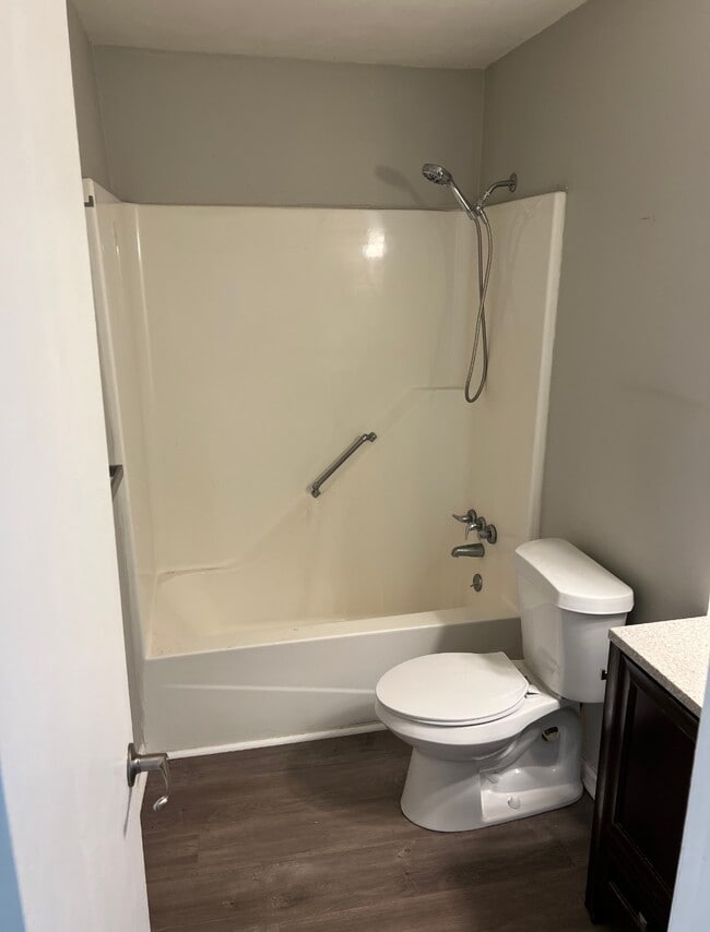 800 NE Ball Dr Unit - C