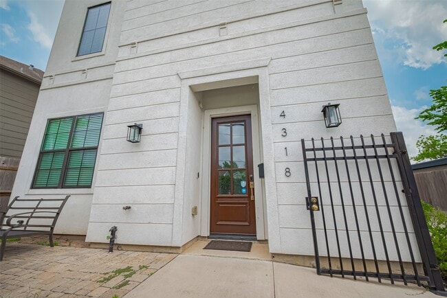 Photo - 4318 Center St