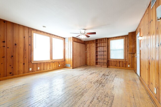 Photo - UT PRE-LEASE: 4 bed / 2 bath North Campus ...