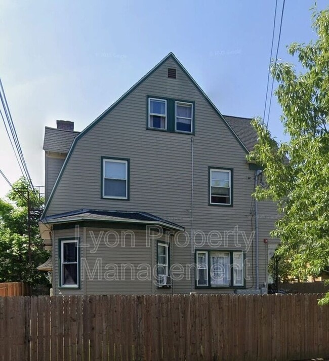 Building Photo - 250 Massachusetts Ave Unit 2nd floor rear