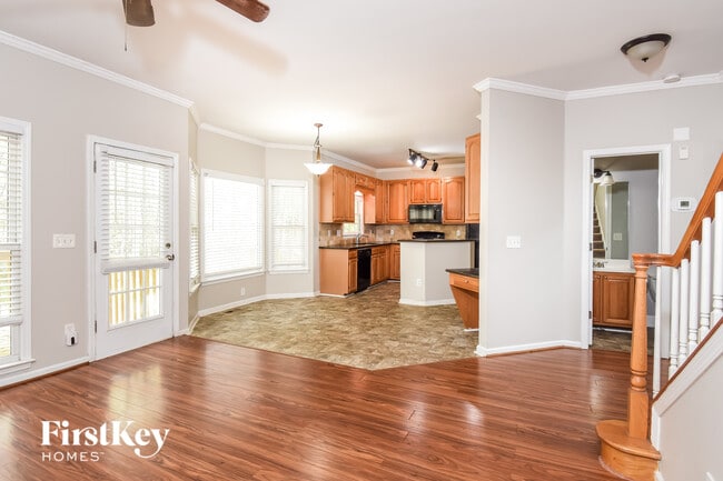 Photo - 981 Brookton Square