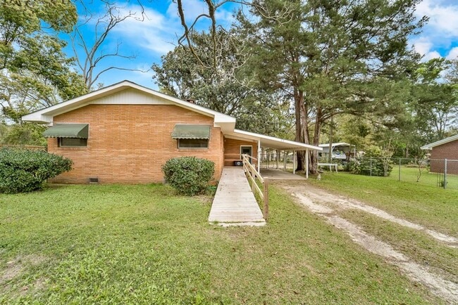 Building Photo - DOWNTOWN FAIRHOPE!