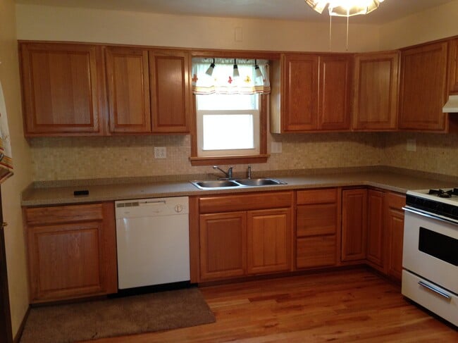 Building Photo - 8595 Kirsch Rd Unit 8595 Kirsch Rd Rental