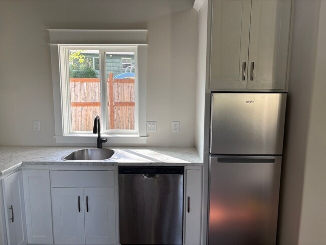 Photo - 2BED 2BATH - NORTHWEST, NEWLY RENOVATED, YARD, WASHER DRYER, STORAGE