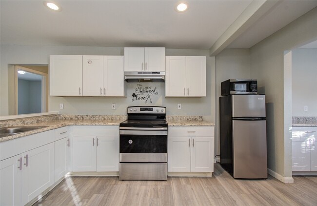 Photo - 4624 Kingsbury St