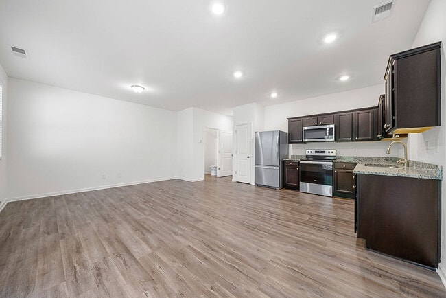 Photo - 104 Silver Star Wy