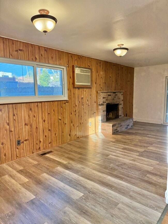 Photo - 2905 Scholl Dr