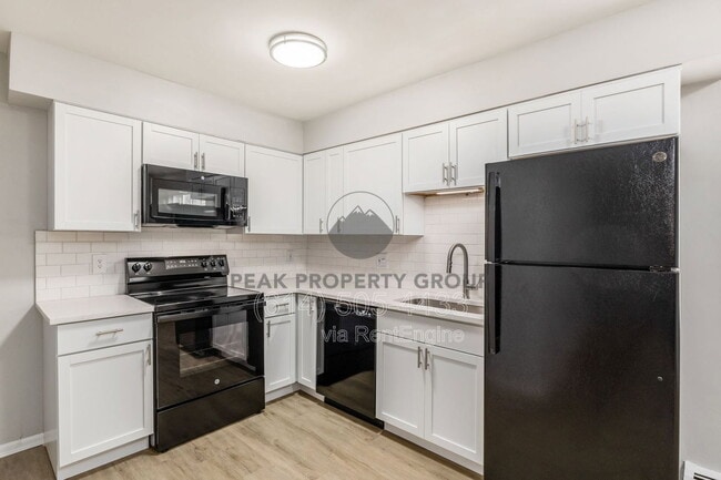 Building Photo - 639 Riverview Dr Unit 9