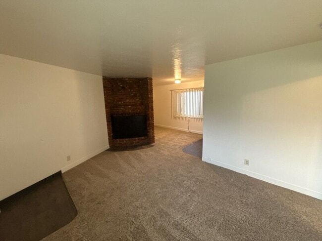 Photo - 273 Kearney St S