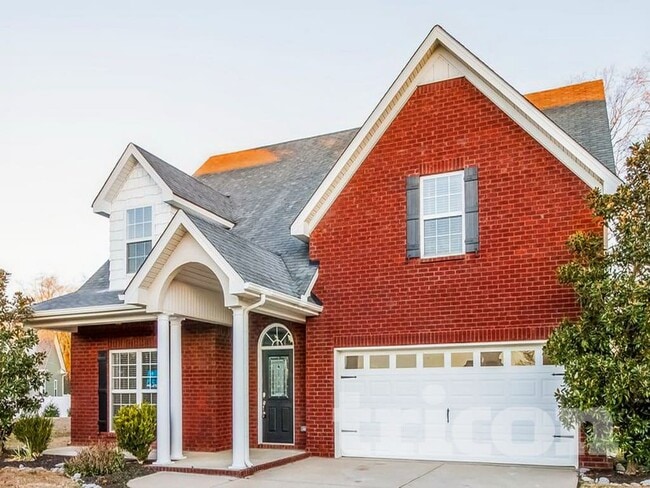 Photo - 1527 Dewsbury Dr