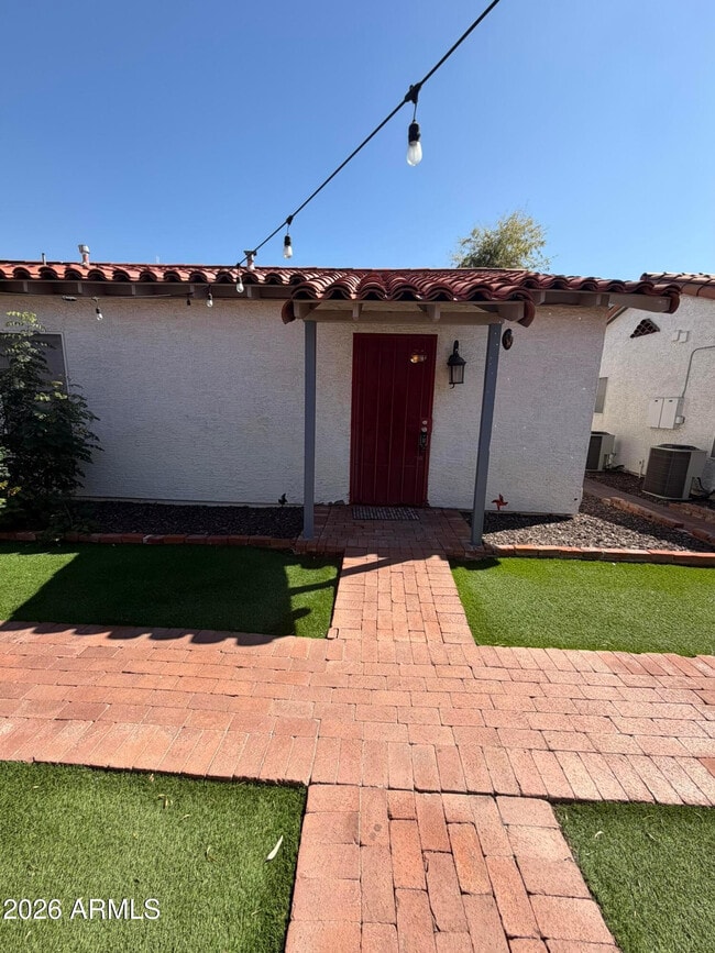 Building Photo - 706 W Taylor St Unit Apt 5