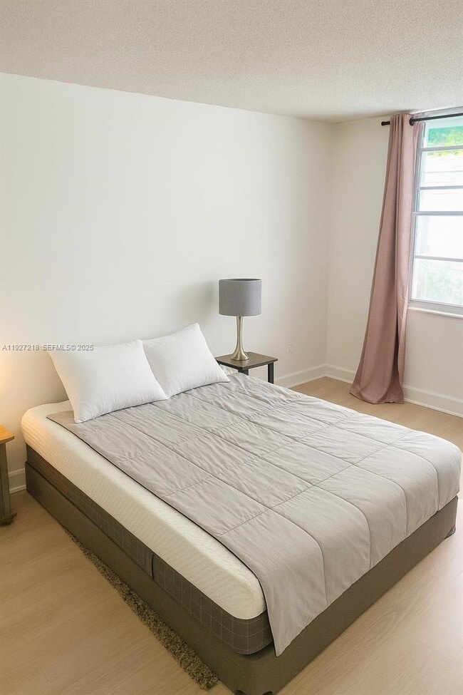 Photo - 1732 Meridian Ave Unit 502