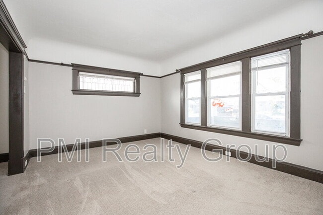 Photo - 476 E 108th St