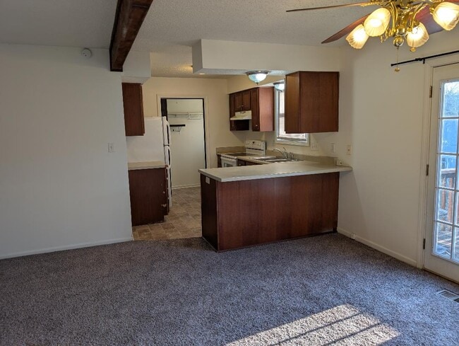 Photo - 6601 NW 70th St