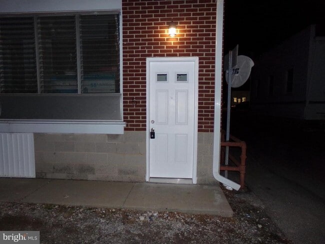 Building Photo - 276 E Main St Unit 5