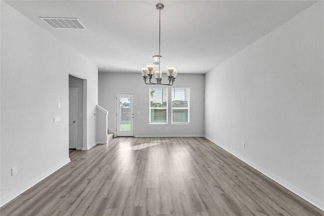 Photo - 1203 Showbox St