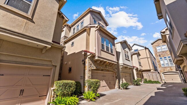 Photo - 931 W 23rd St