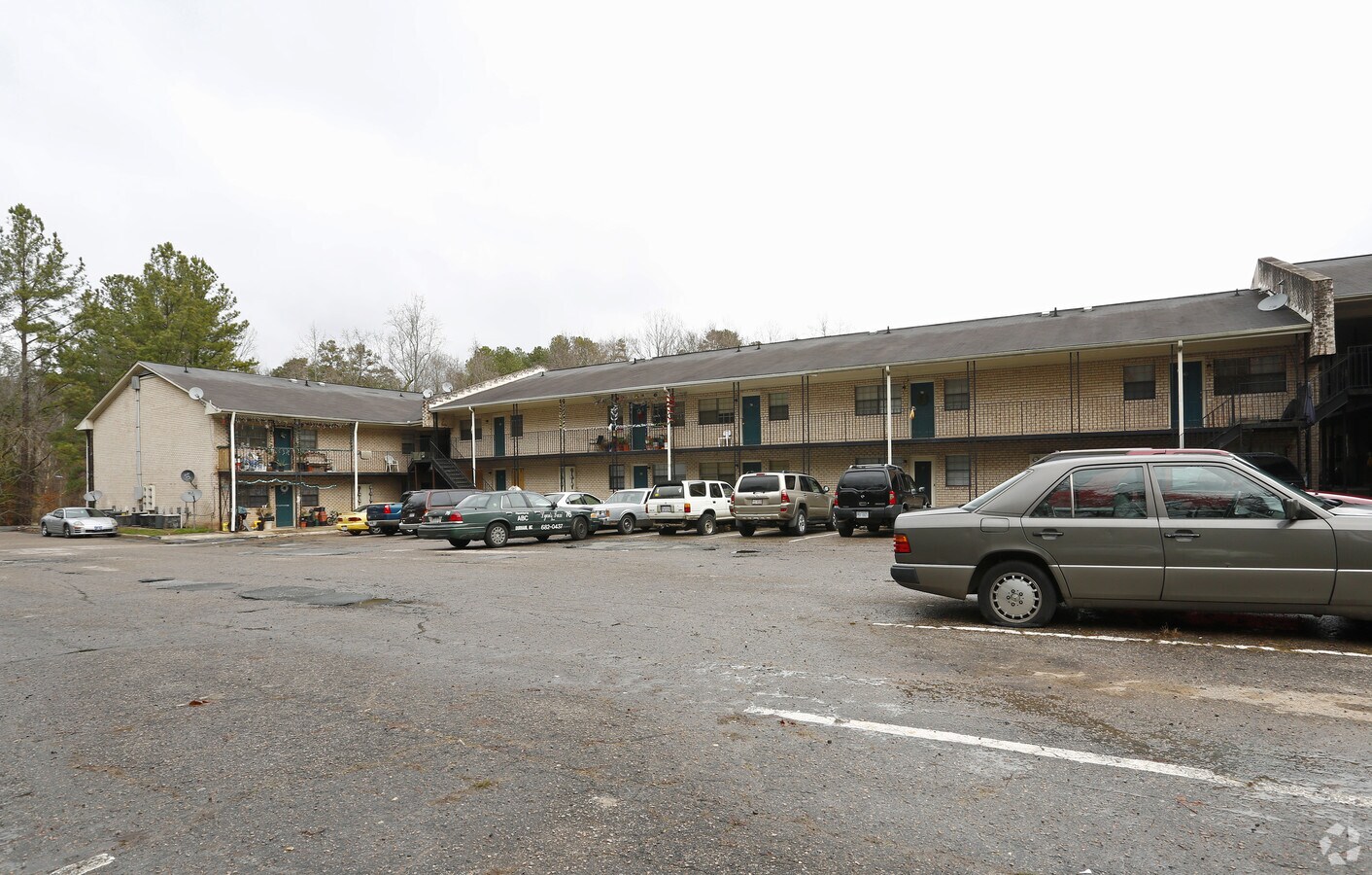 Lakewood Apartments - Lakewood Apartments